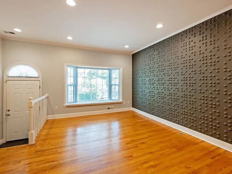 215 Lynn Manor Dr — Photo 8