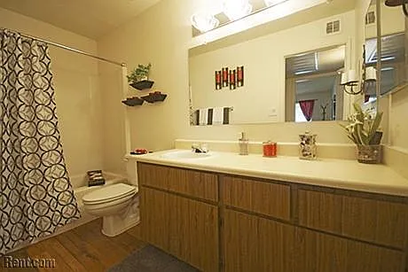 Eastridge Apartments — Photo 36