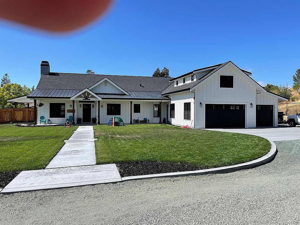 2nd image of 4925 Myrtle Dr