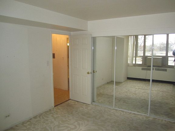 3rd image of 3950 N Lake Shore Dr APT 217