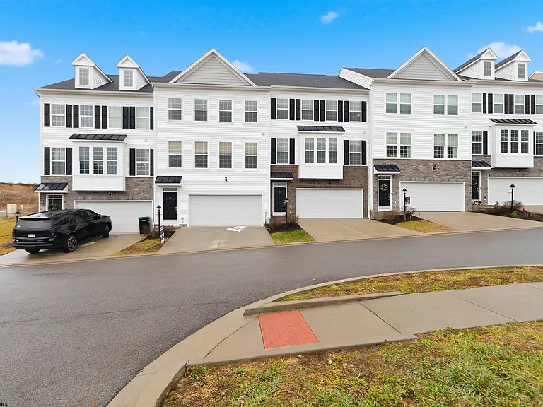 13 Dover Ct — Photo 1