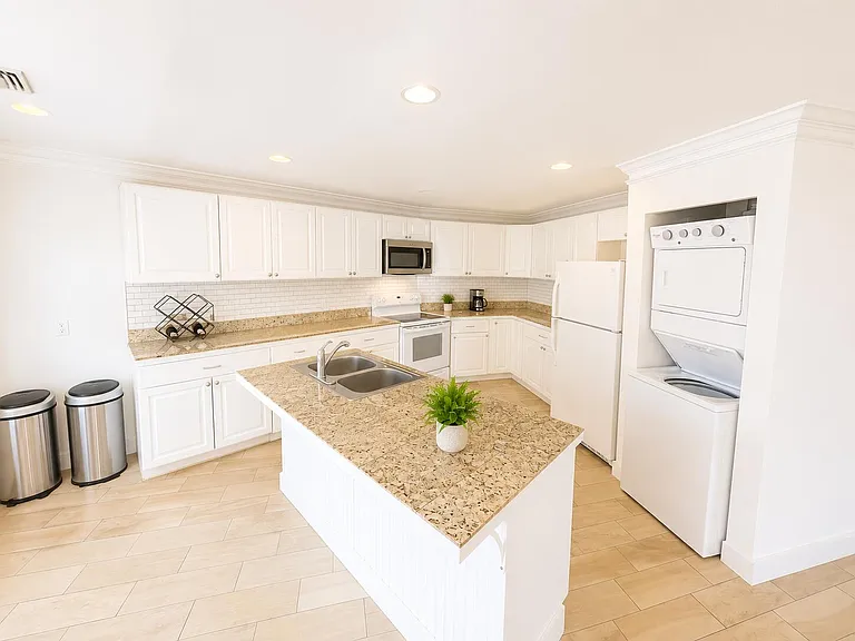 218 Whitehead St — Photo 3