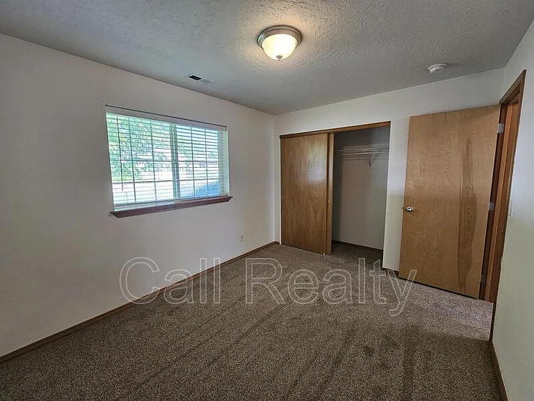 826 N Fox Ridge Rd — Photo 11