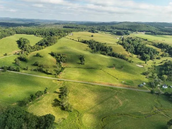 1400 Island Creek Dr, Hillsville, VA 24343