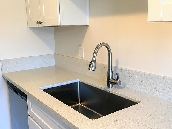 5th image of 1061 1/2 Missouri St