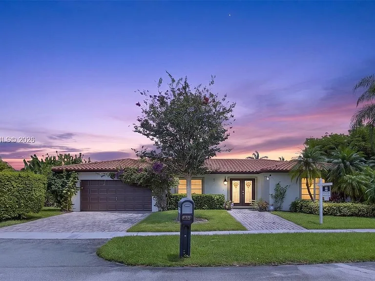 16641 Royal Poinciana Dr — Photo 4