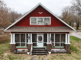 201 S Watkins St, Cisne, IL
