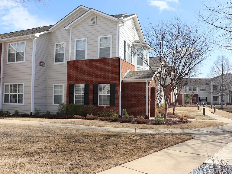 Carlton Park Apartment Homes — Photo 24