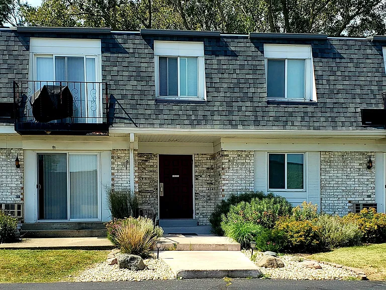 262 W Centralia St #5 — Photo 23
