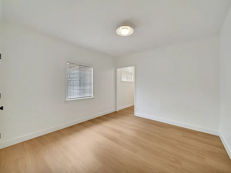 546 S Beachwood Dr — Photo 57