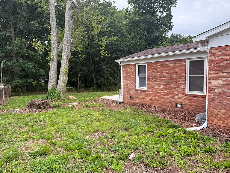 1722 Maple Ln — Photo 2