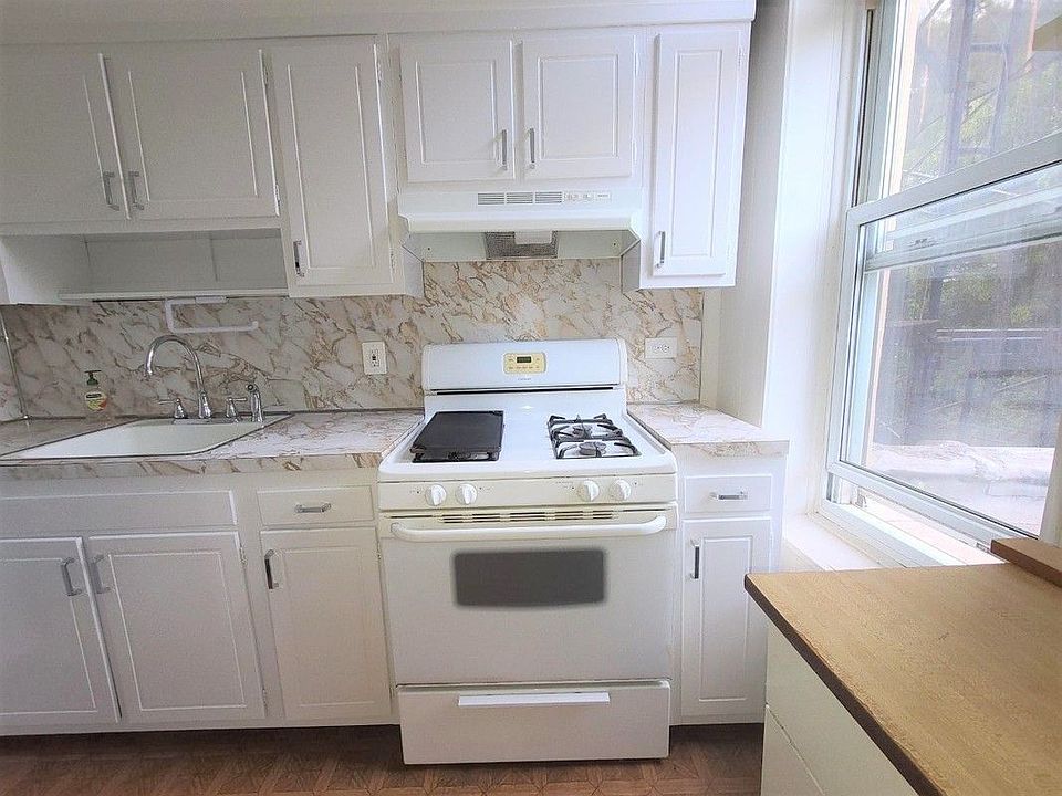 1st image of 19 4th Pl APT 1