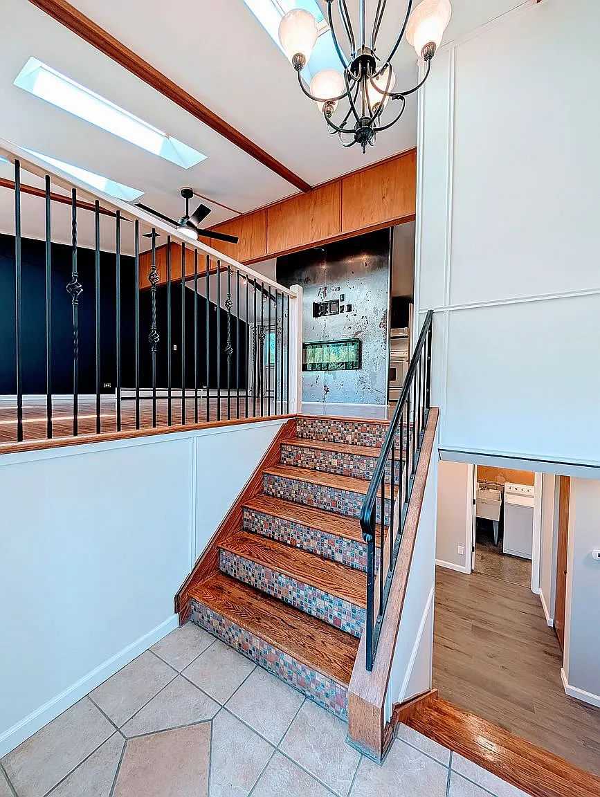 Building Photo - 26745 Freeport Ave