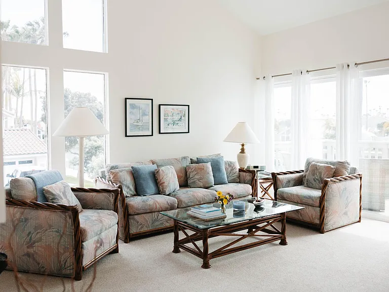 66 Kingston Ct W — Photo 4