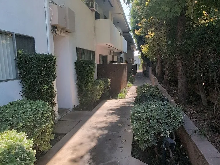 18561 Prairie St — Photo 12