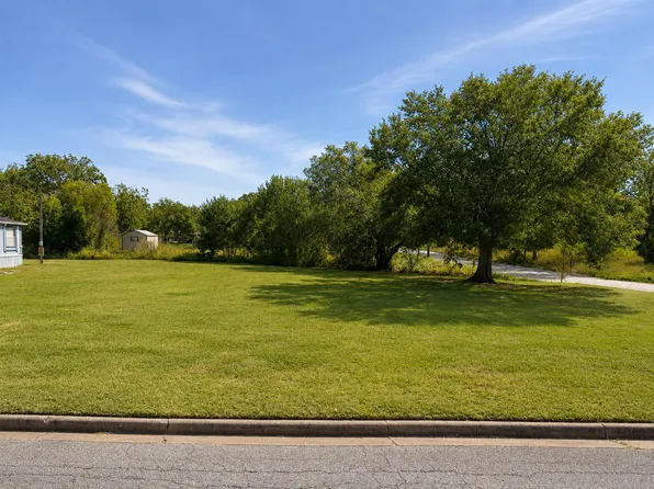 536 15th St, Hempstead, TX 77445