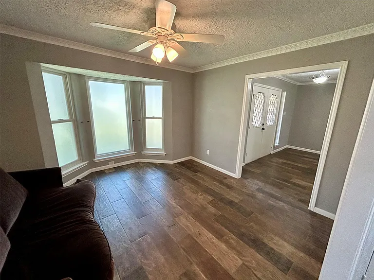 3319 Meadowcreek Dr — Photo 7