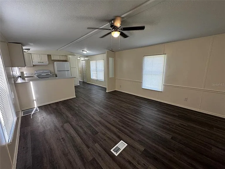 1001 NE 77th St #25 — Photo 3
