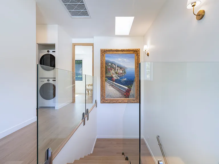 2450 Coldwater Canyon Dr — Photo 9