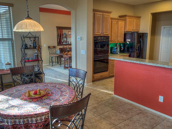 4th image of 2937 N Acacia Way