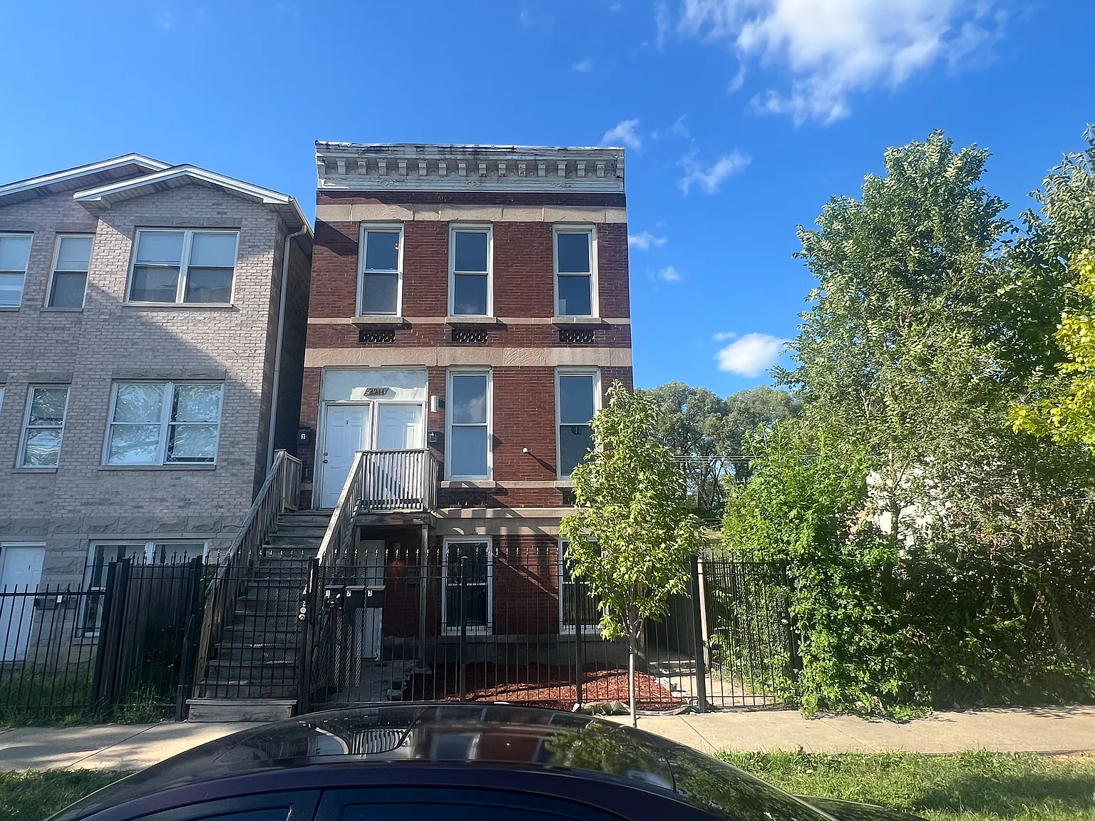 3 bed, 1150 sqft, $1,800 — Photo 1