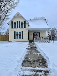 923 Summit St, Center Point, IA, 52213