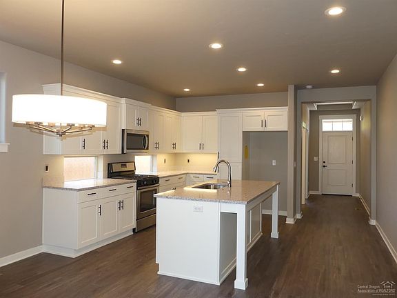 5th image of 1041 NE Sunrise St Lot 90