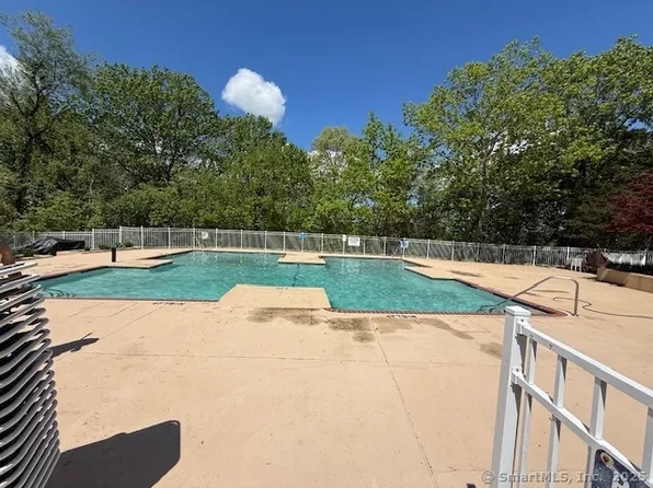 202 Carriage Crossing Lane #202, Middletown, CT 06457