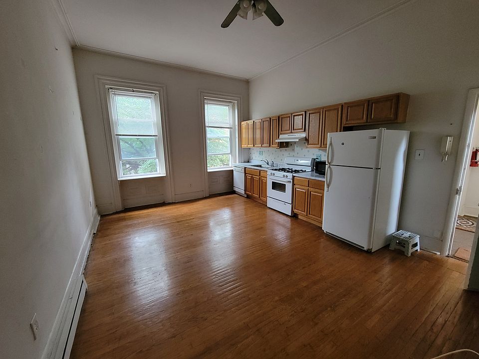 1st image of 1915 Green St APT 2E