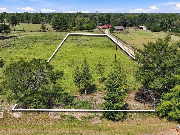 3rd image of 2670 W Point Rd