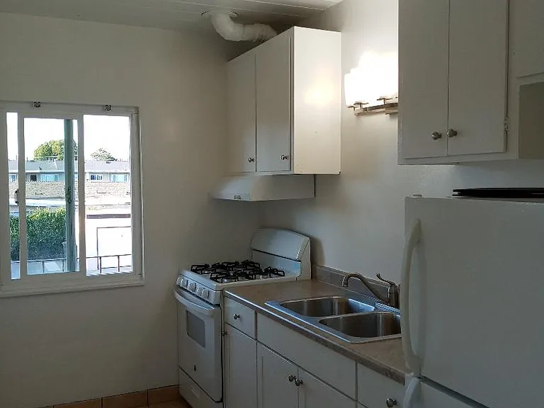 19242 Lowell Ave — Photo 13
