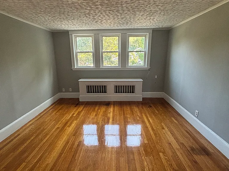 9-Living Room/ Bonus Room