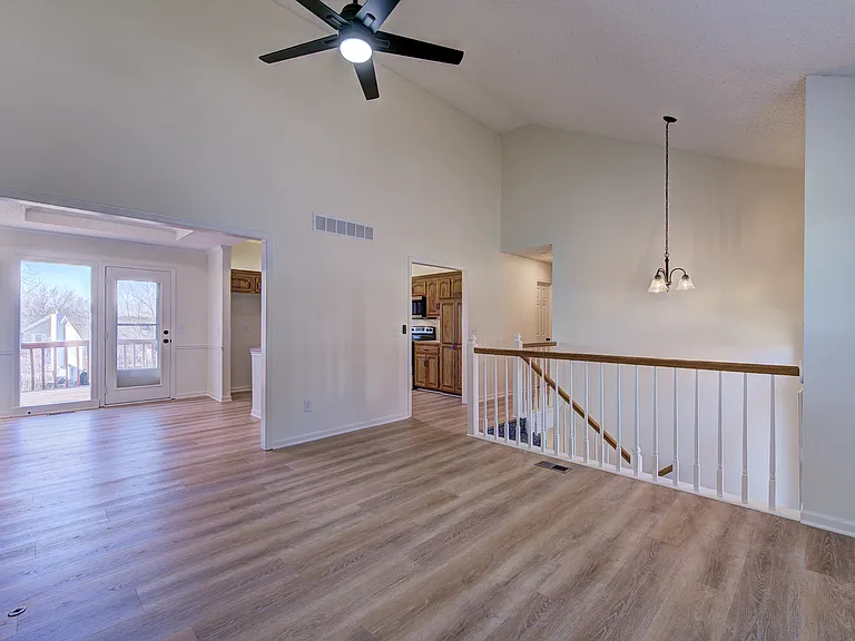 10622 N Charlotte St — Photo 3