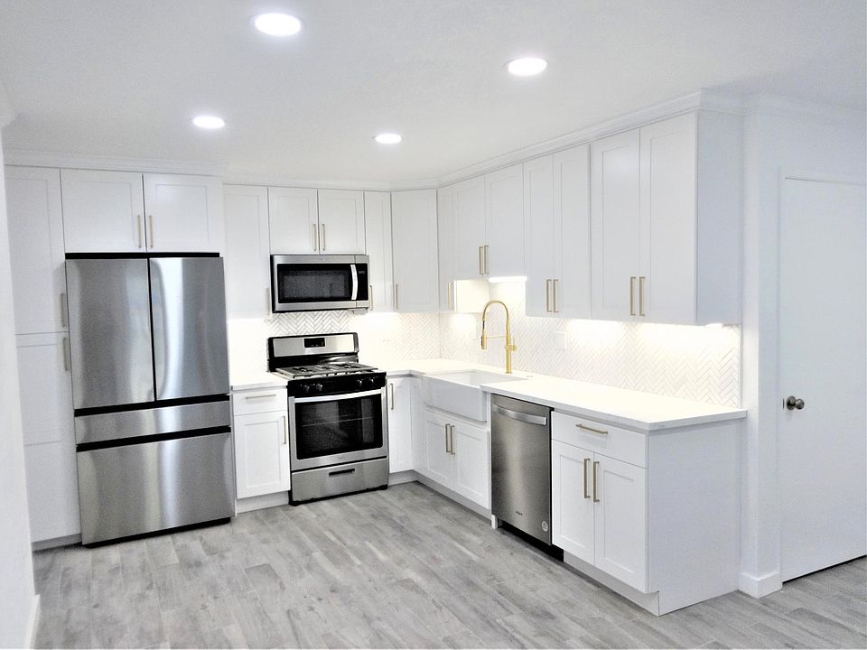 1st image of 639 Begonia Way APT 1