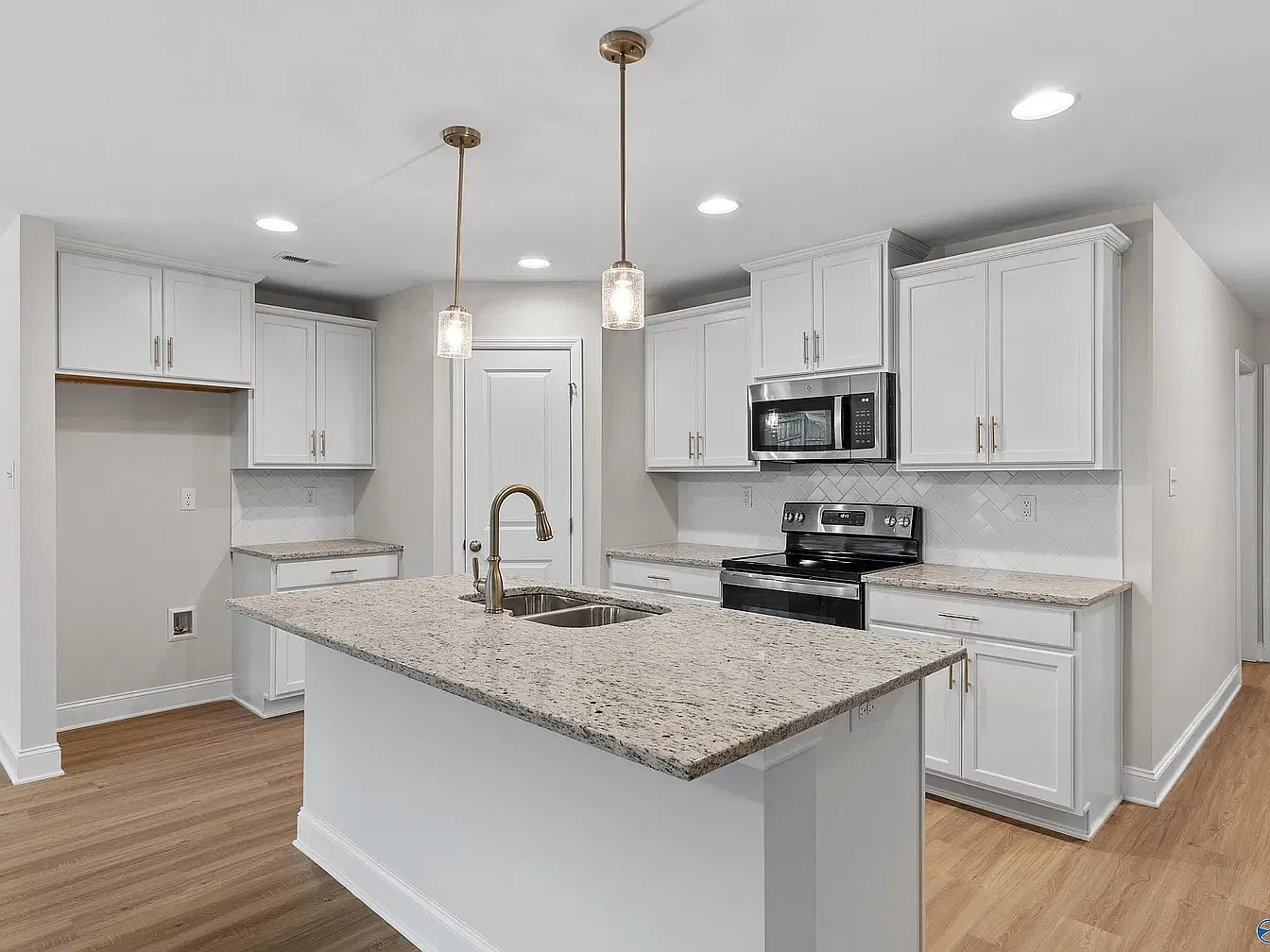 4 bed, 1964 sqft, $2,160 — Photo 3