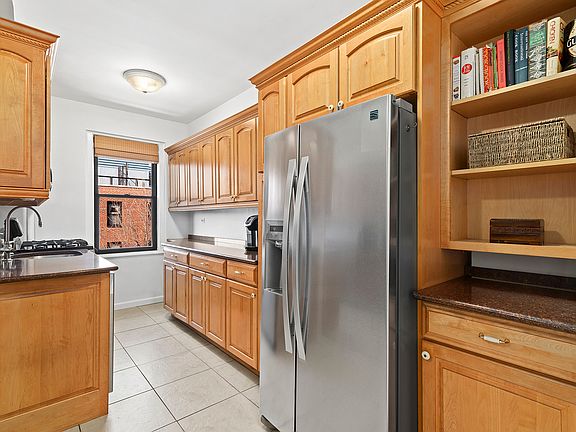 3rd image of 57 Park Ter E APT B76