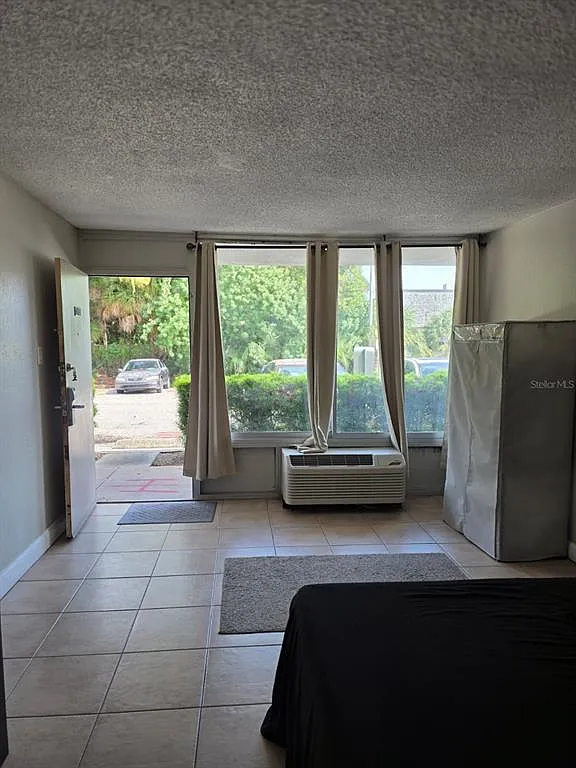 1 bed, 1.0 bath, 276 sqft, $1,100 — Photo 2