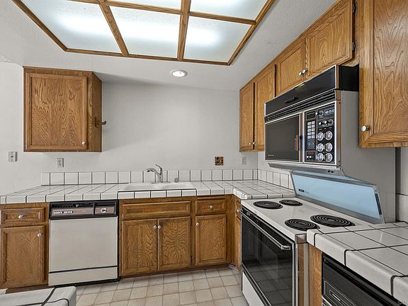 3rd image of 1559 Apache Dr Unit B
