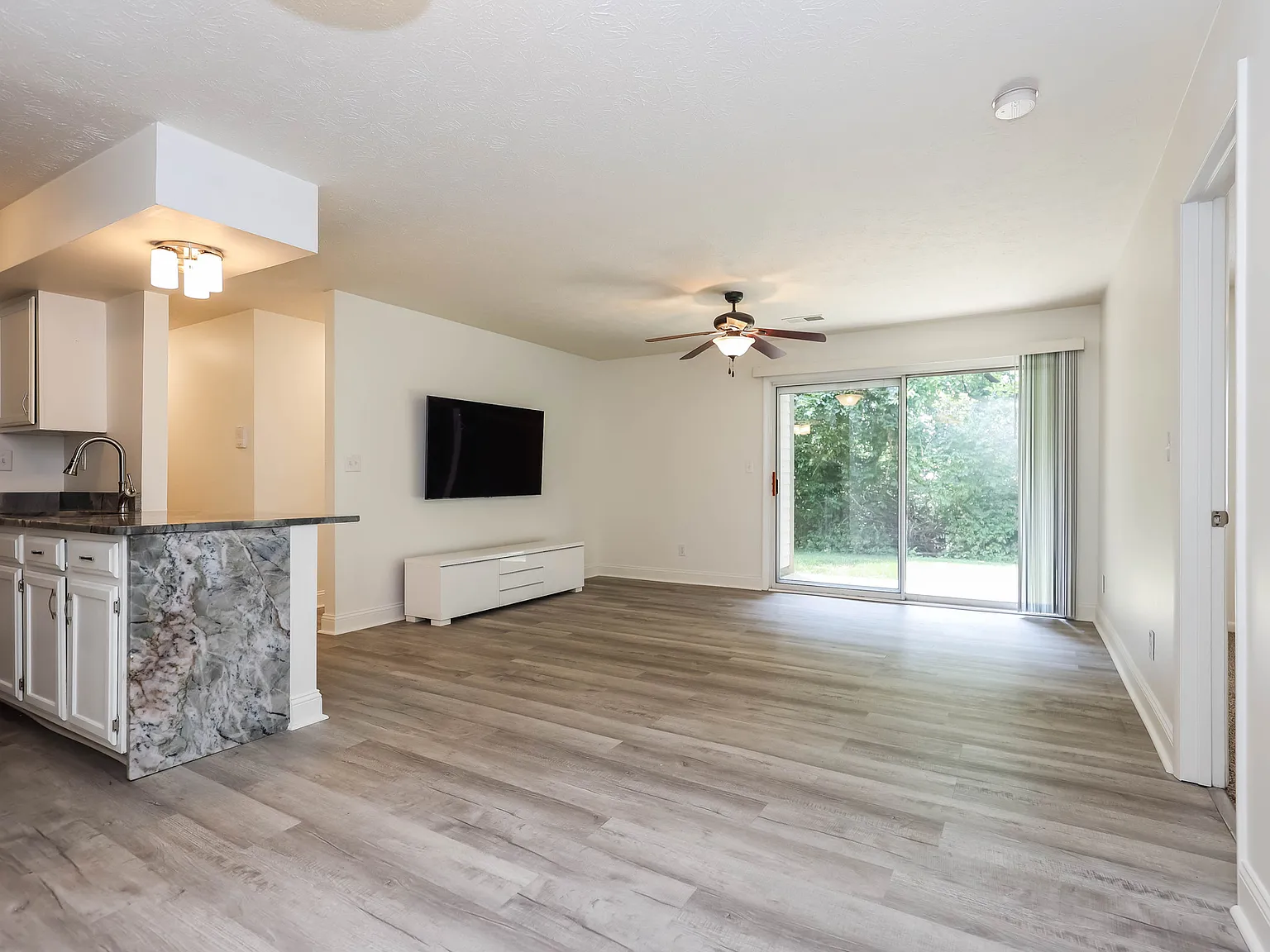 8839 Eagleview Dr - 4 — Photo 2