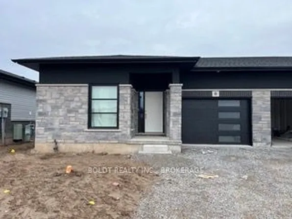 7138 Parsa St #6, Niagara Falls, ON L2H 3W1