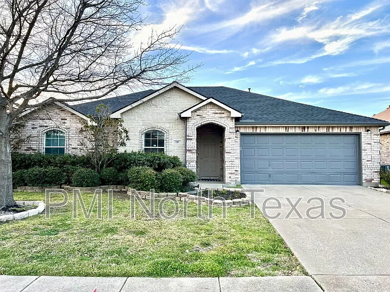 3 bed, 2.0 bath, 1567 sqft, $2,400 — Photo 1