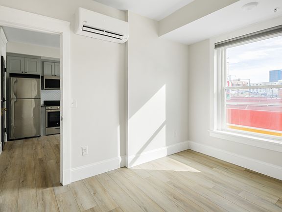 3rd image of 1023 N Broadway #304