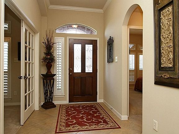 Attractive entry with Decorator Paint and tile on the diagonal...Good wall space for decorating...