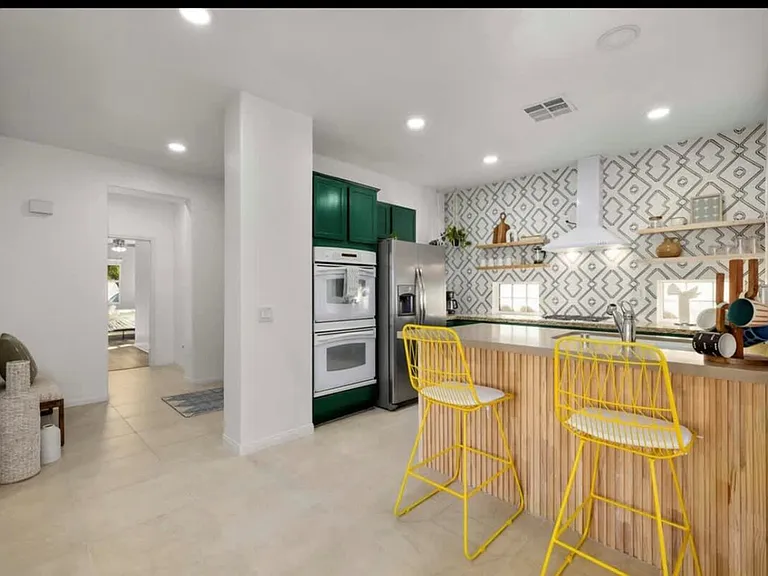 Maclaine St — Photo 12