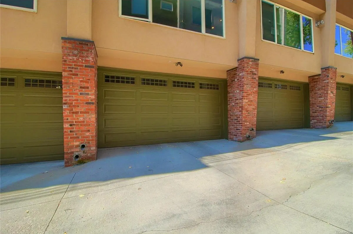 3 bed, 3.5 bath, 2000 sqft, $3,800 — Photo 3