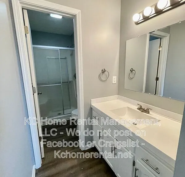 10606 N Oak Trafficway — Photo 20