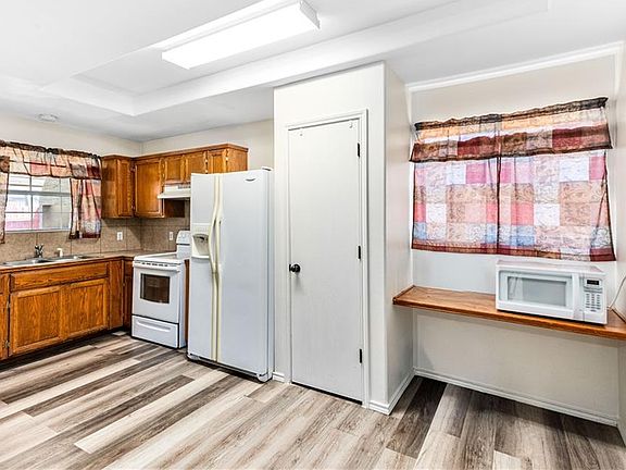 5th image of 4604 Sandpiper Ave