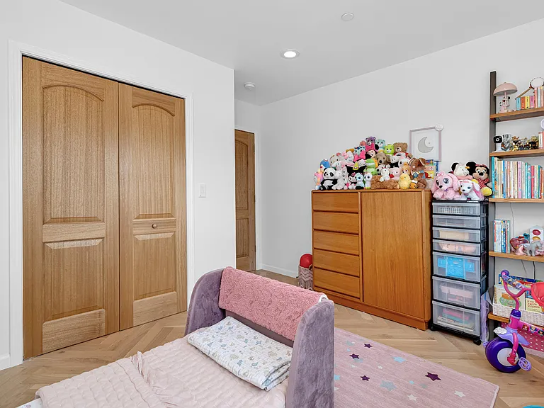 817 Annan Ter — Photo 32