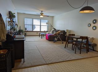 407 W State St APT F, Sycamore, IL 60178