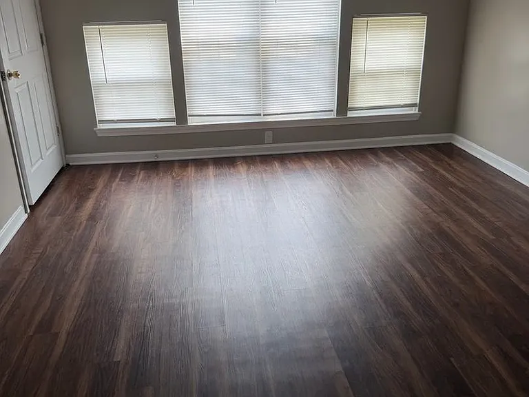 302 Peters Way — Photo 3